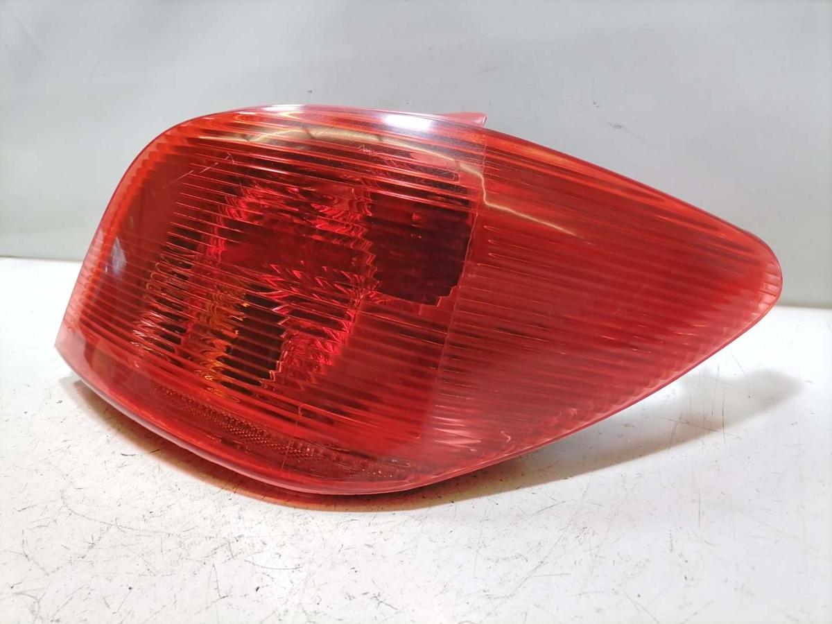 Peugeot 307 original R&uuml;cklicht R&uuml;ckleuchte Schlussleuchte rechts Flie&szlig;heck Bj.2001